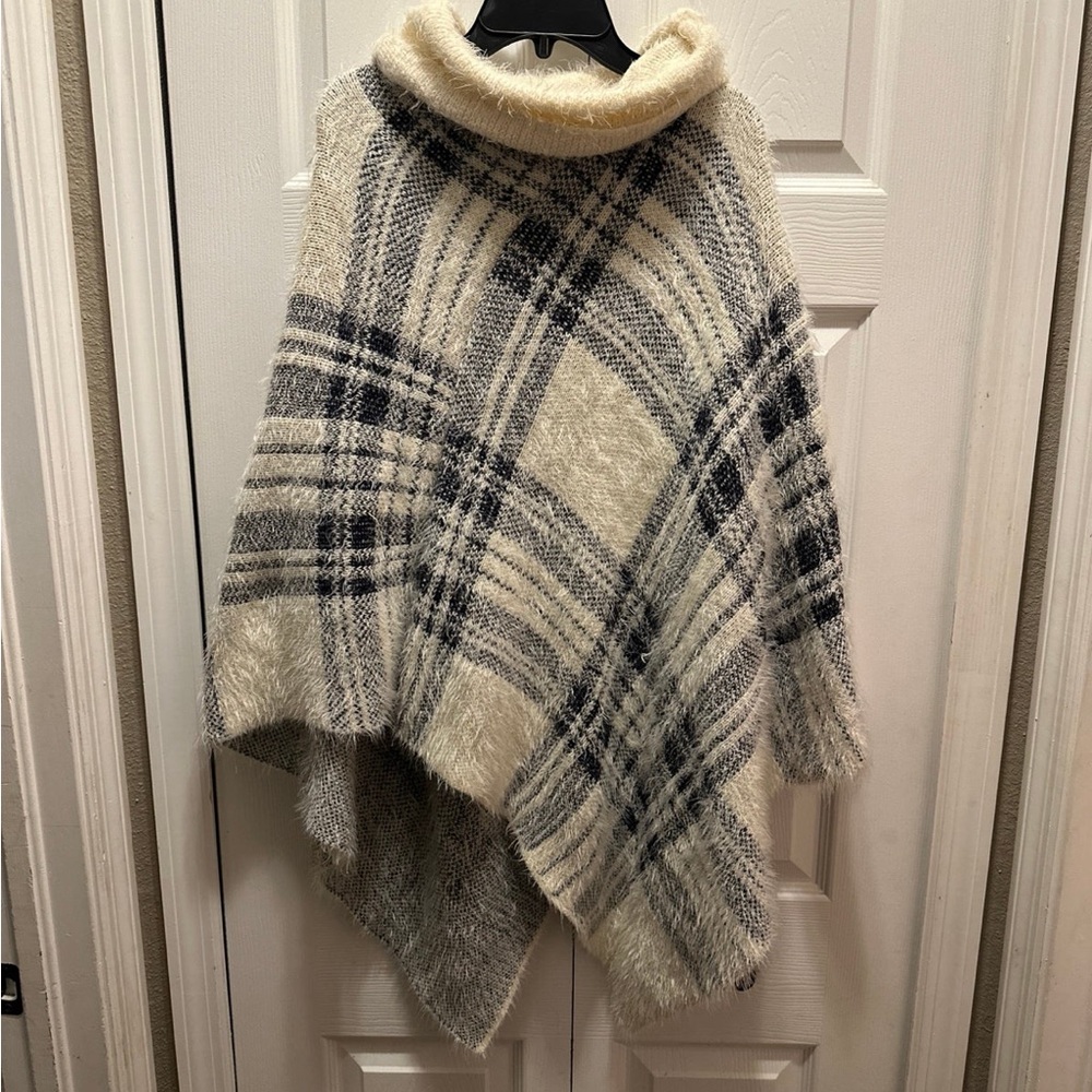 Never worn super soft and comfortable, ones size fits most sweater shrug.